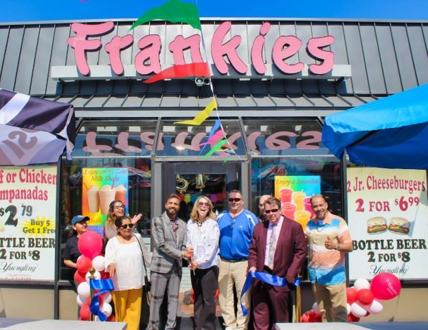 Frankies Marks Grand Reopening 010 II (Small)