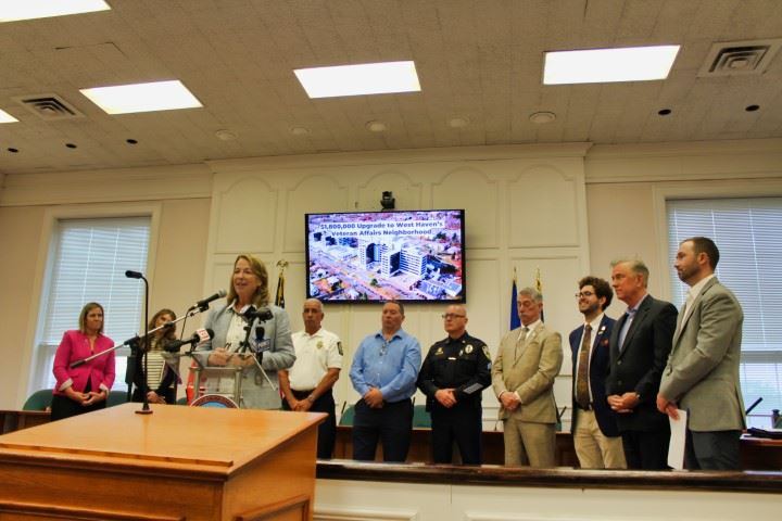 VA Presser With Gov. Lamont 089 II (Small)